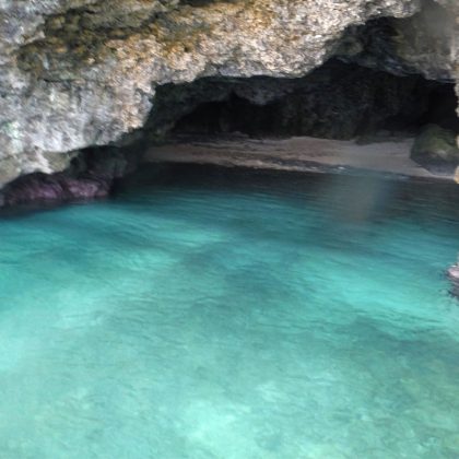 幻想的な色が楽しめる石垣島青の洞窟
