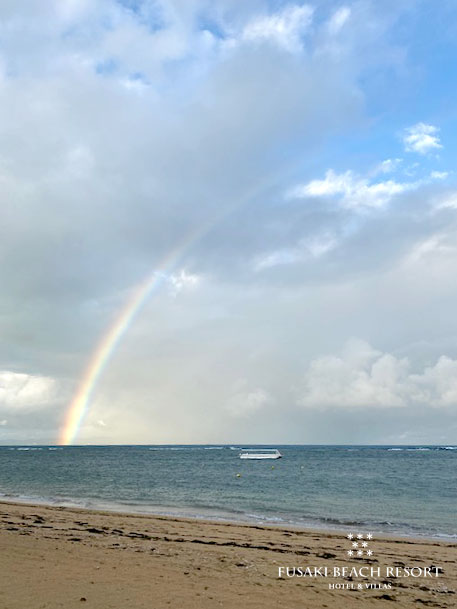 フサキビーチにかかる虹