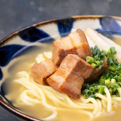 フサキビーチリゾート内のAqua Garden Cafeのメニュー、ソーキと3枚肉の八重山そば